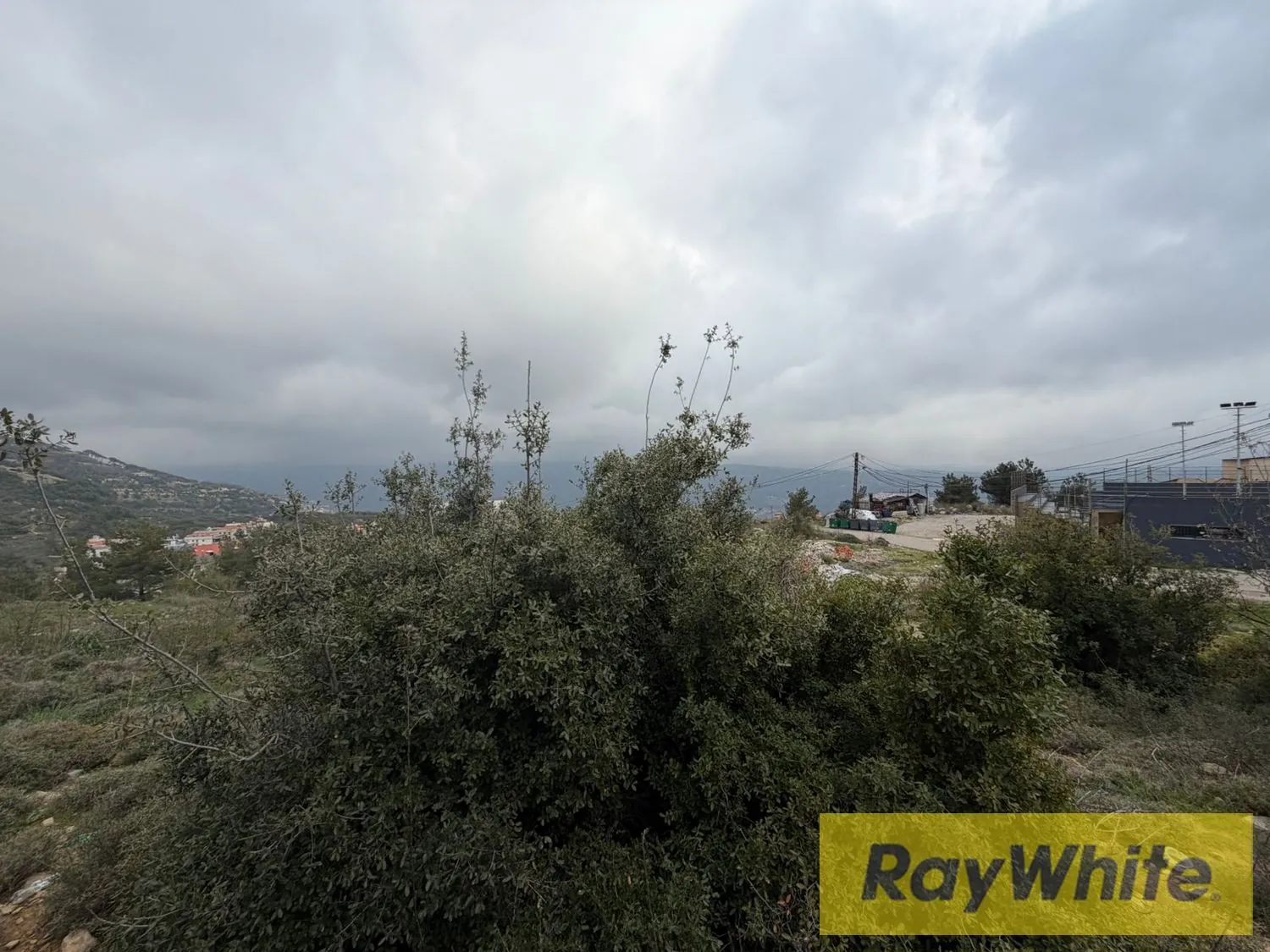 Land For Sale In Douar – 1,885 Sqm — الصورة 3