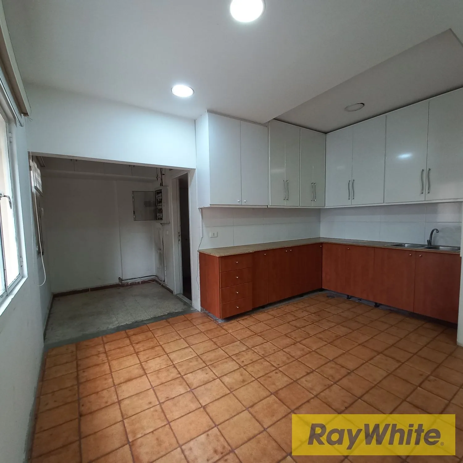 Good Location – Office In Zalka For Rent — الصورة 4