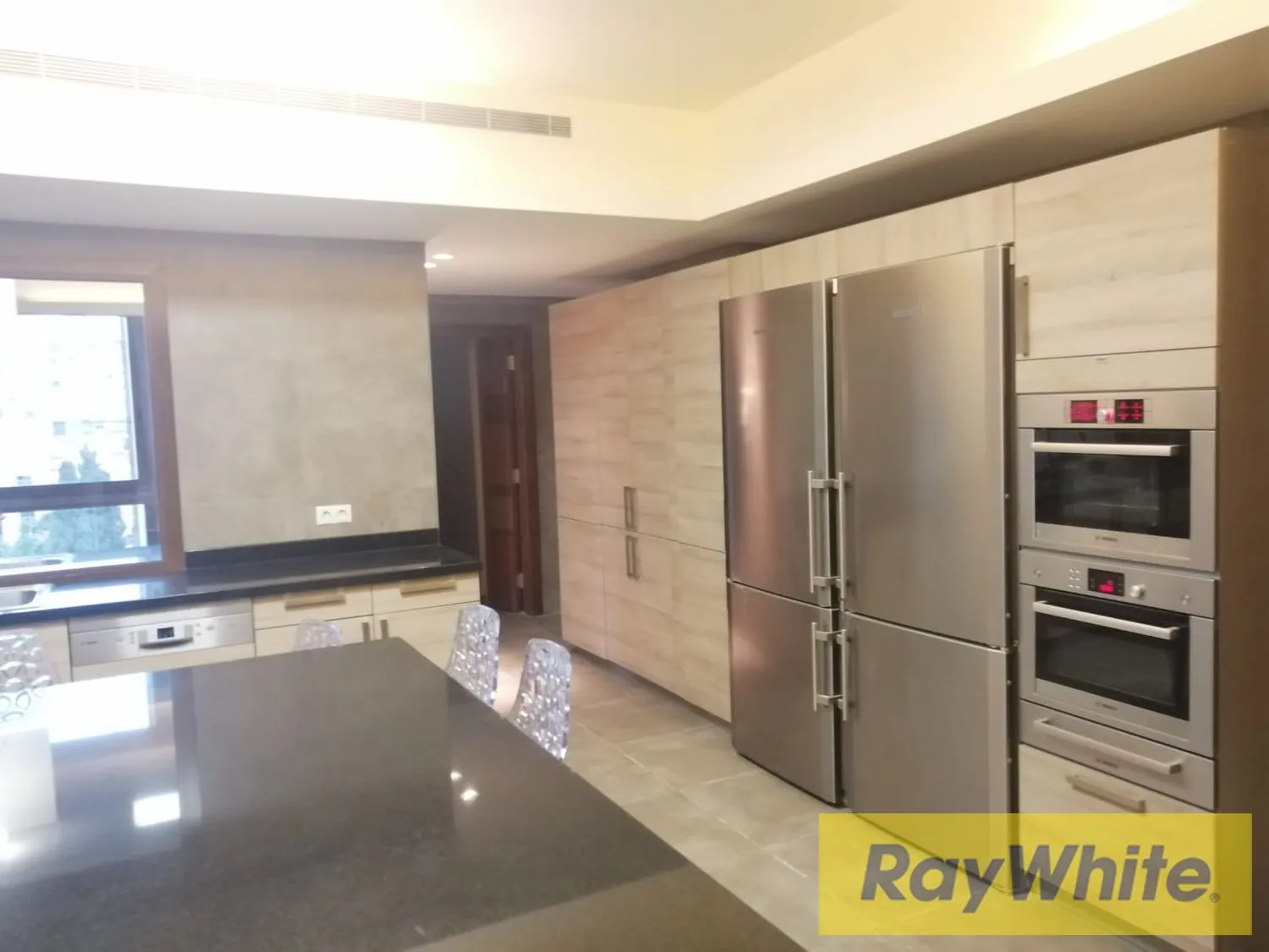 Luxurious Full Floor Apartment In Spears — الصورة 3