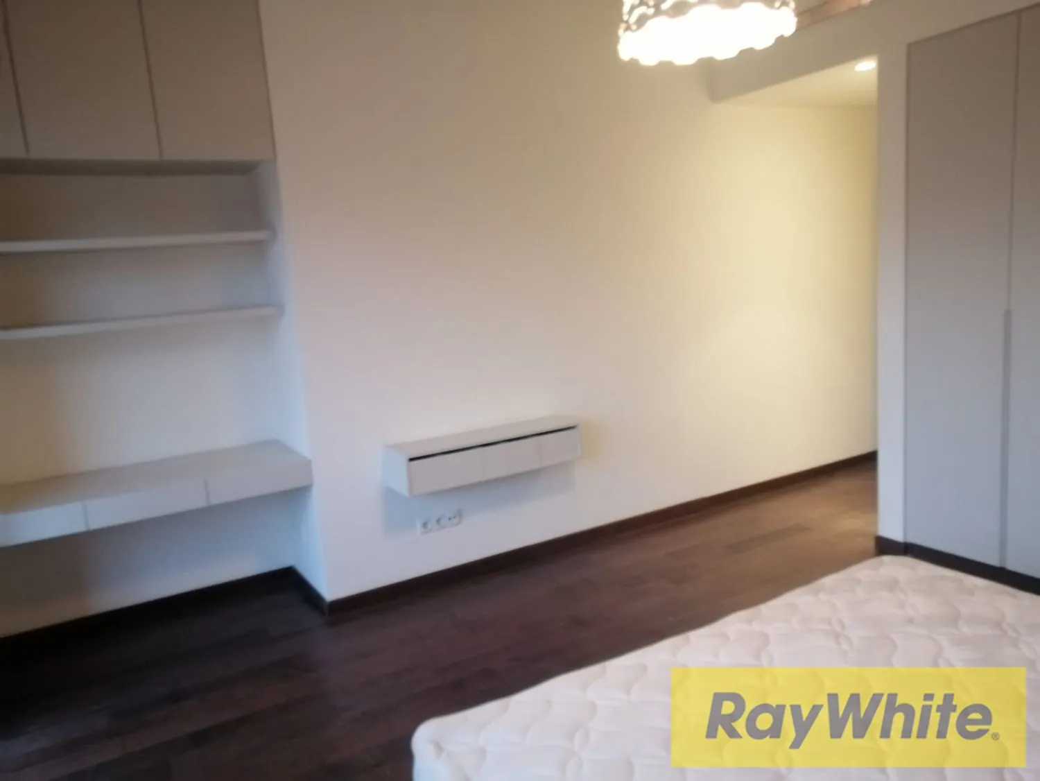 Luxurious Full Floor Apartment In Spears — الصورة 4