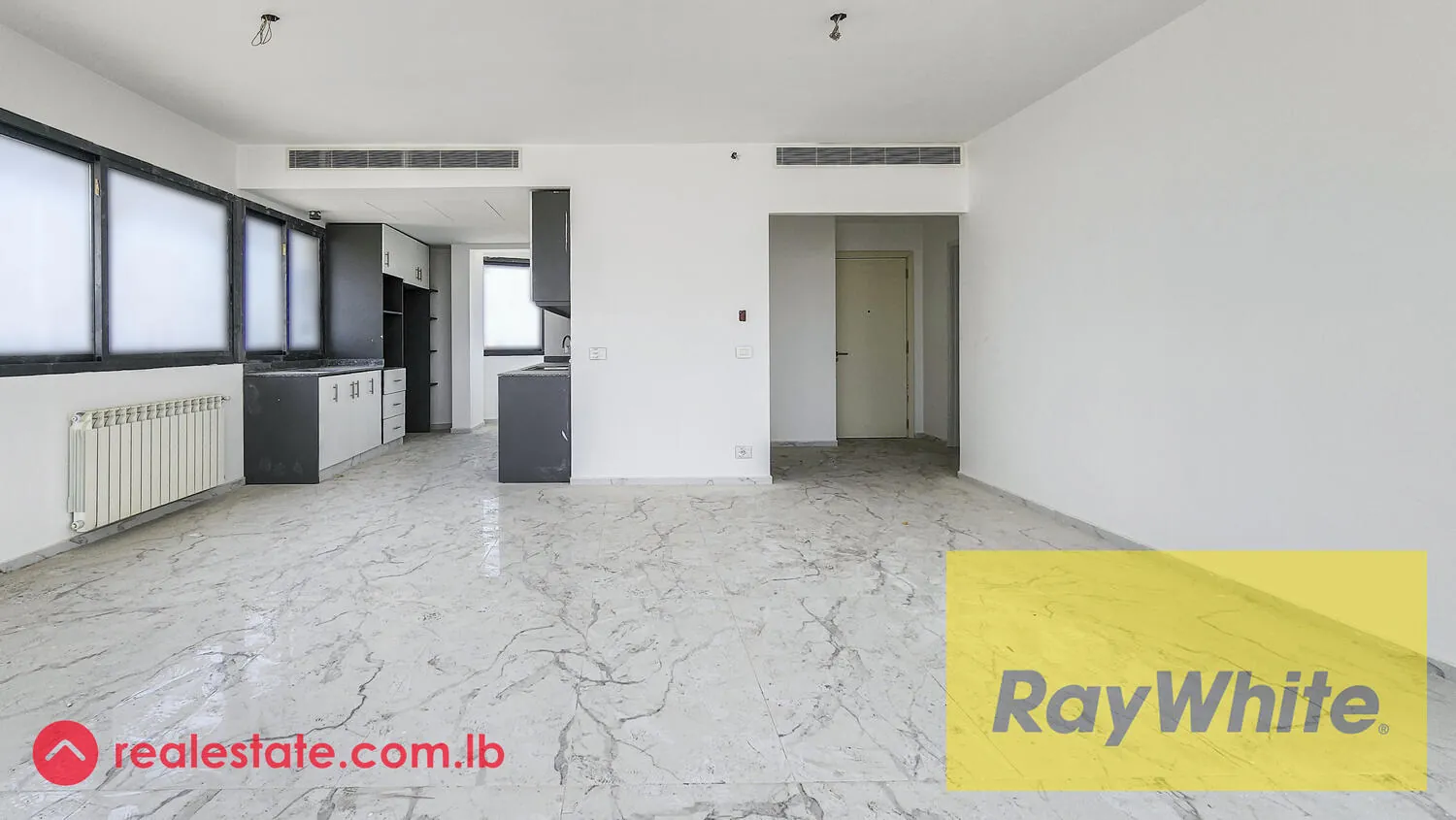 Three Bedrooms Apartment With An Open View For Sale In Achrafieh — الصورة 5