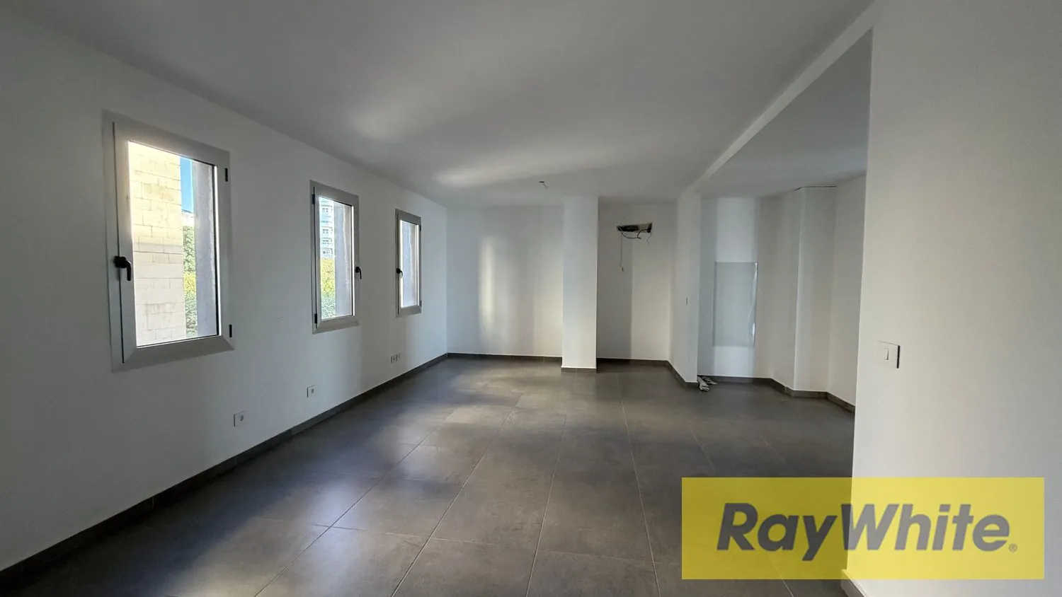 Office For Rent In Jbeil — الصورة 3