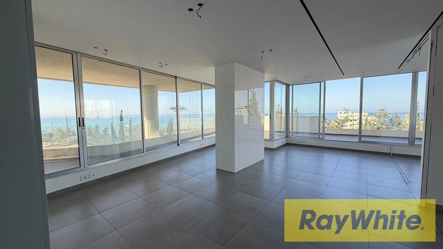 Office For Rent In Jbeil — الصورة 4