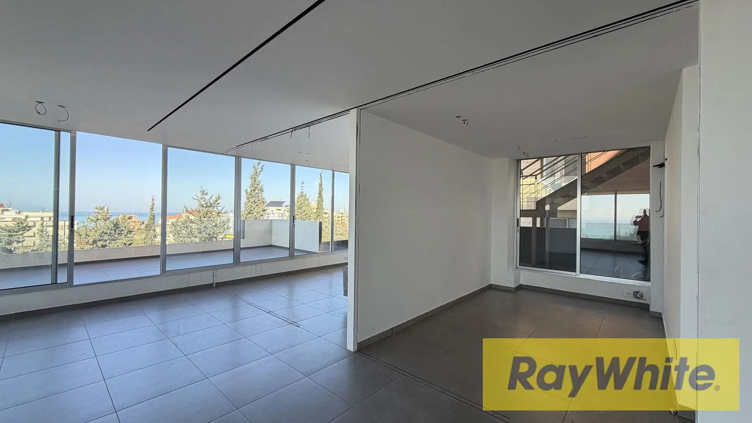 Office For Rent In Jbeil — الصورة 5