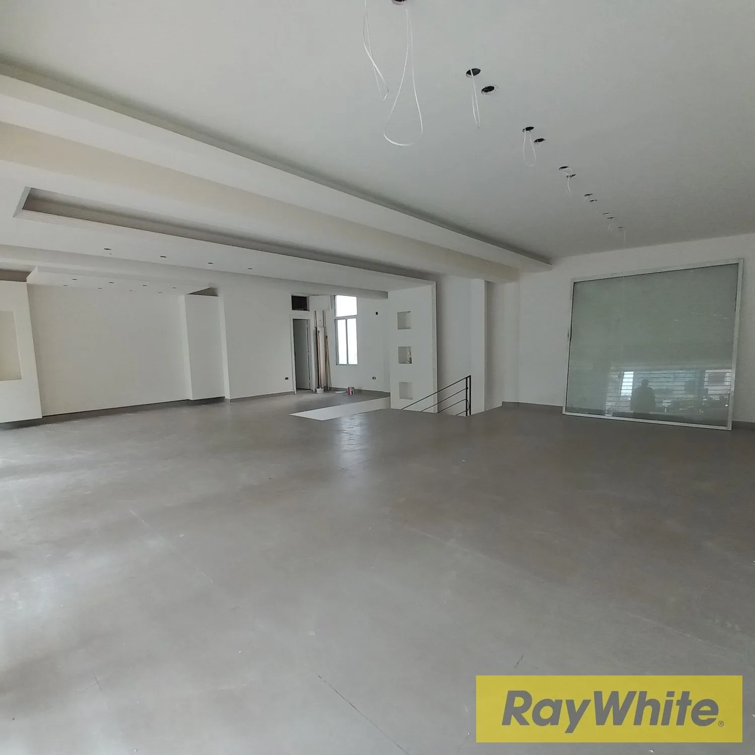 Spacious Shop For Rent In Antelias |good Location — الصورة 3