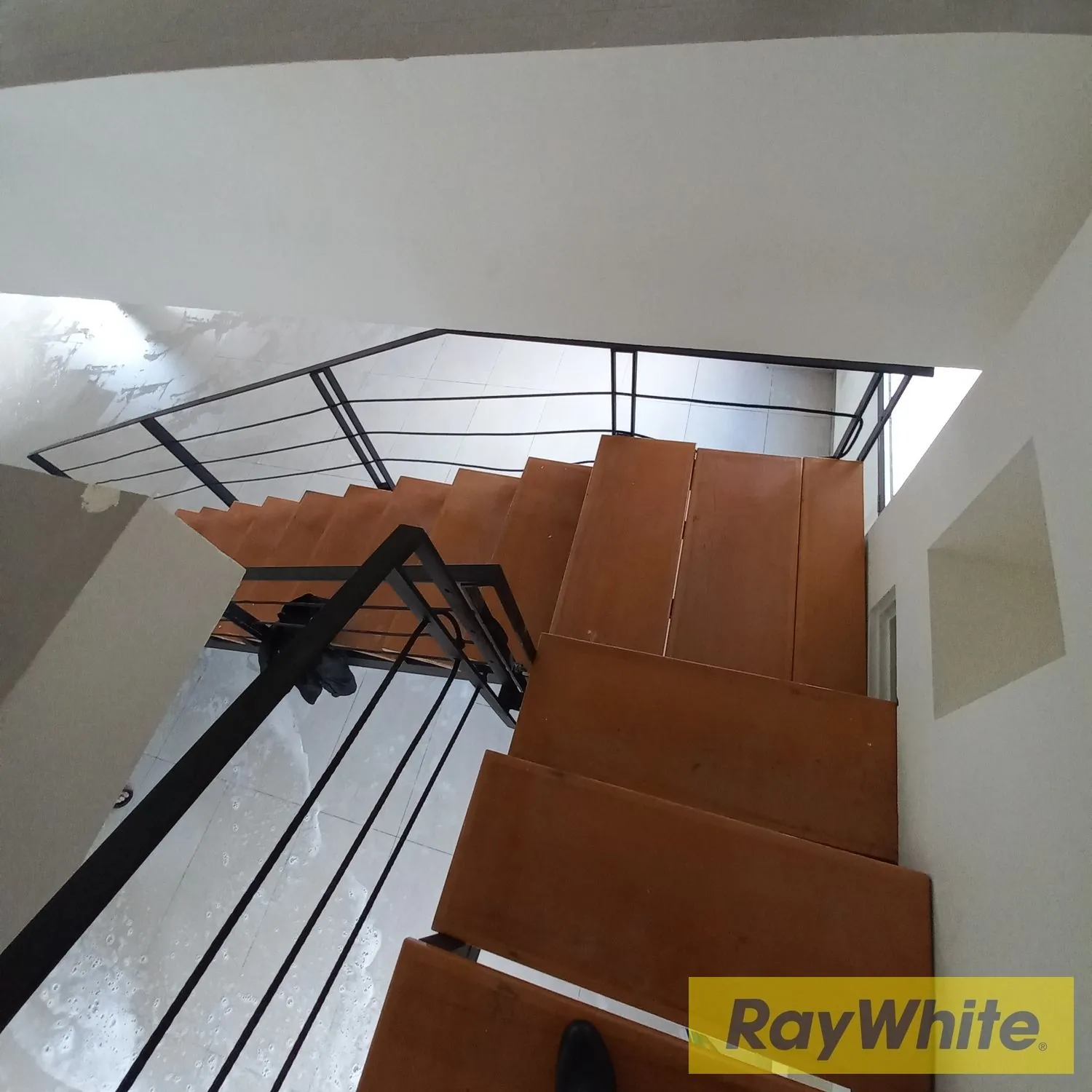 Spacious Shop For Rent In Antelias |good Location — الصورة 5