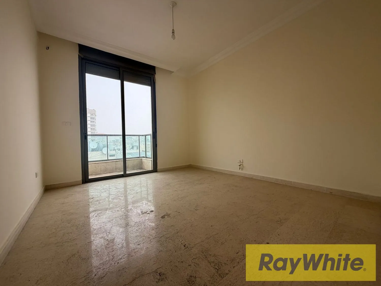 Apartment For Sale In Mar Elias — الصورة 4