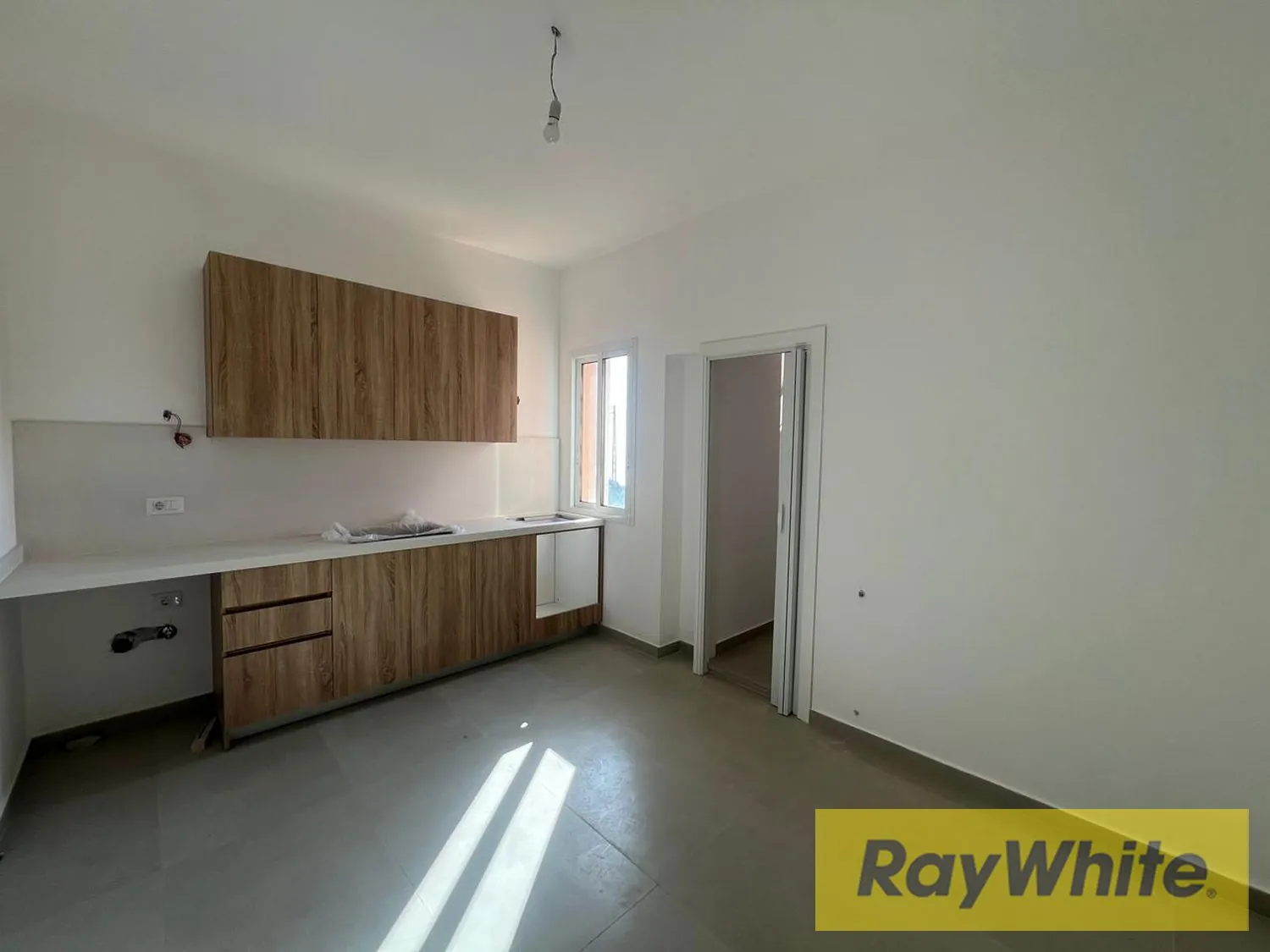 Furnished Apartment For Sale In Batroun — الصورة 5