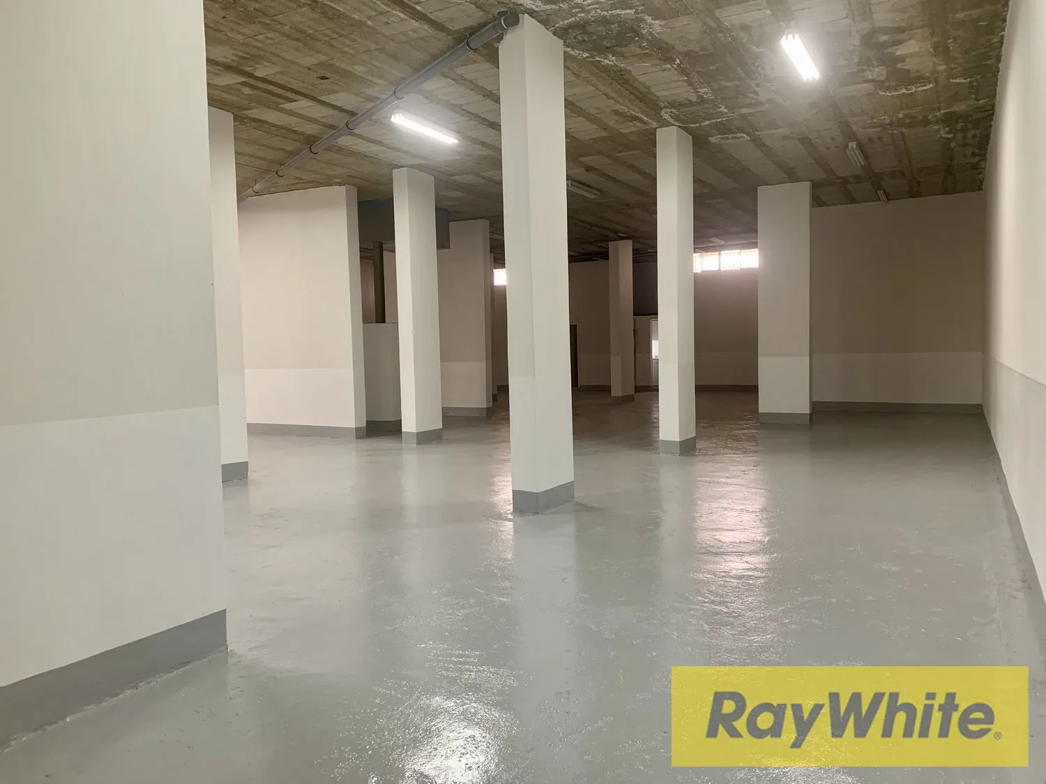 Warehouse For Rent In Gherfine Jbeil — الصورة 2