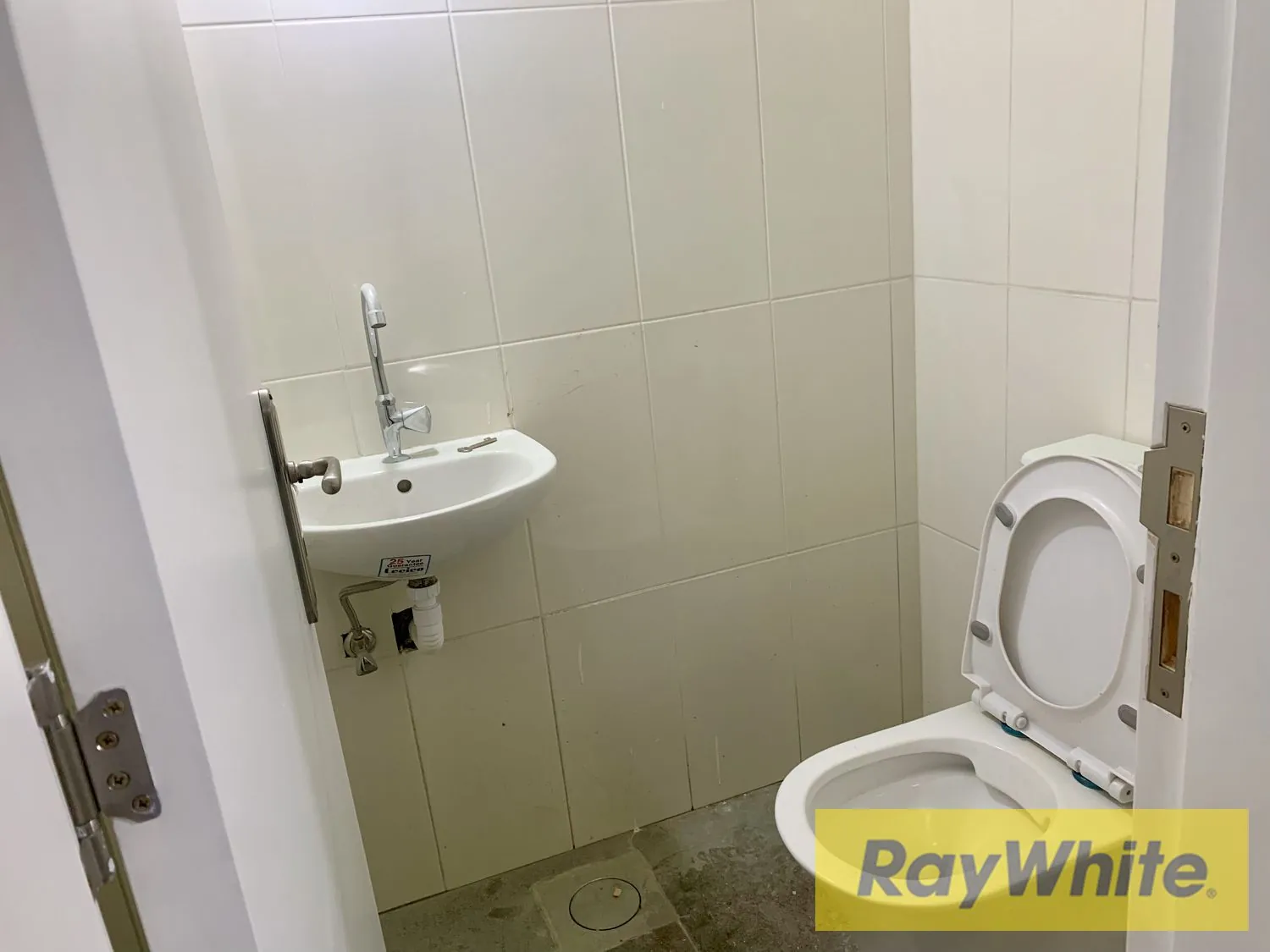 Warehouse For Rent In Gherfine Jbeil — الصورة 3