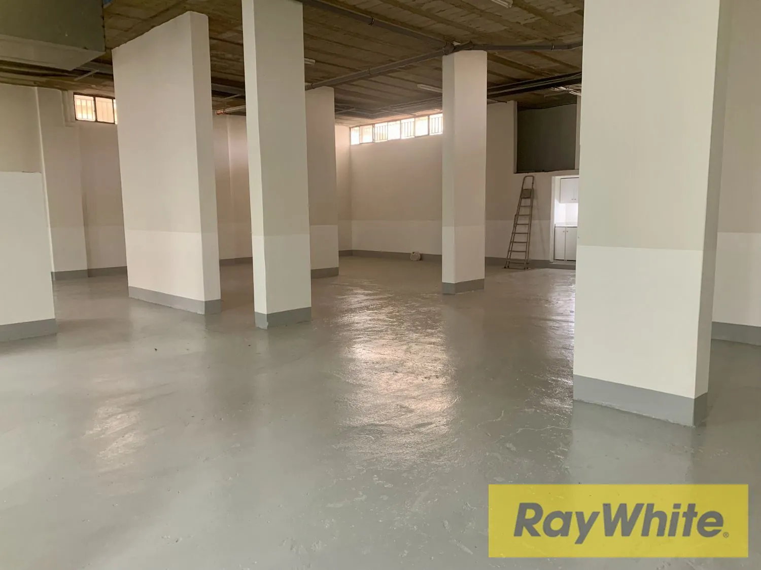 Warehouse For Rent In Gherfine Jbeil — الصورة 5