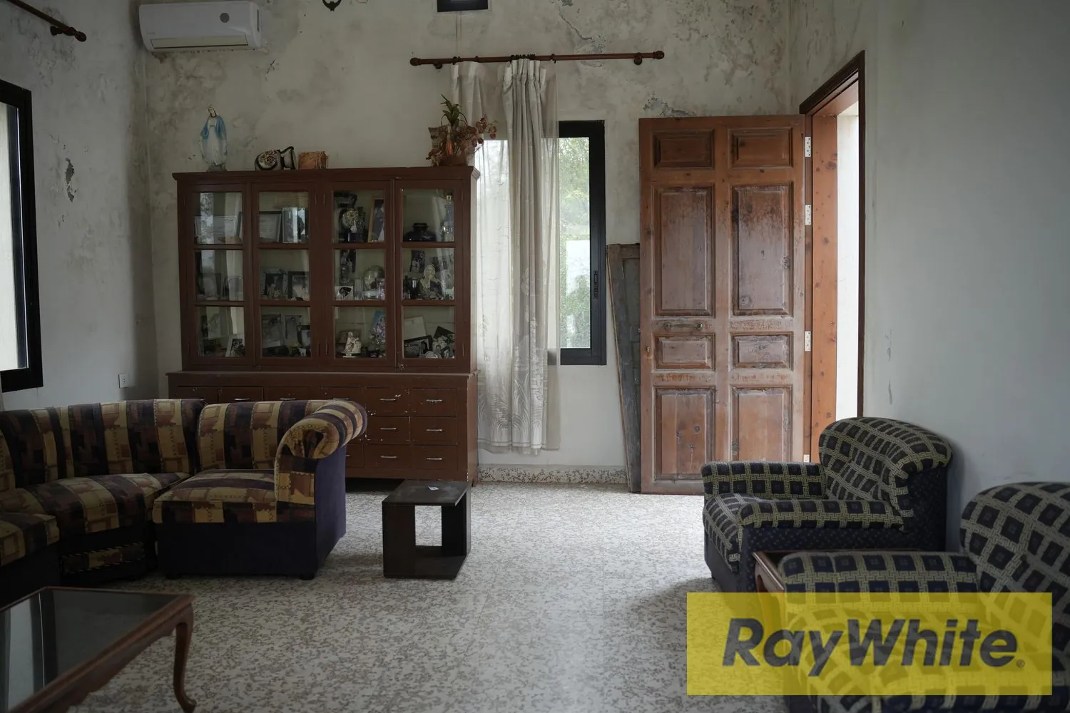 Land With Old House For Sale In Aamchit Jbeil — الصورة 3