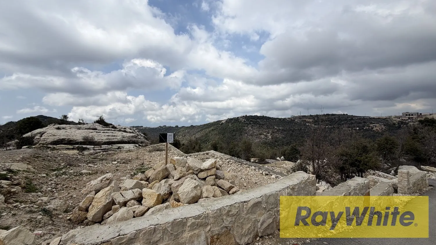 Land For Sale In Mechmech Jbeil — الصورة 2