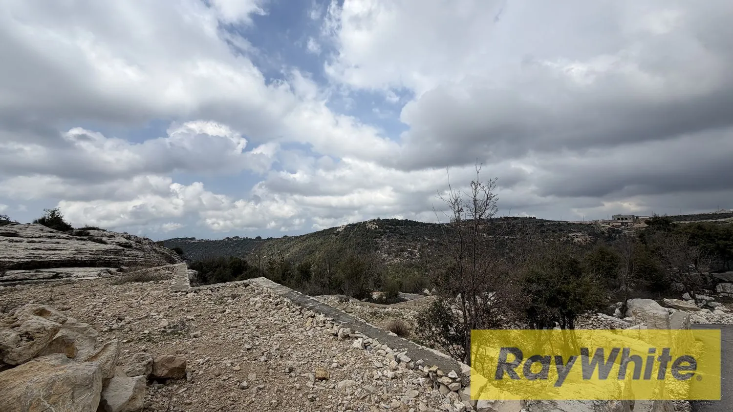 Land For Sale In Mechmech Jbeil — الصورة 4