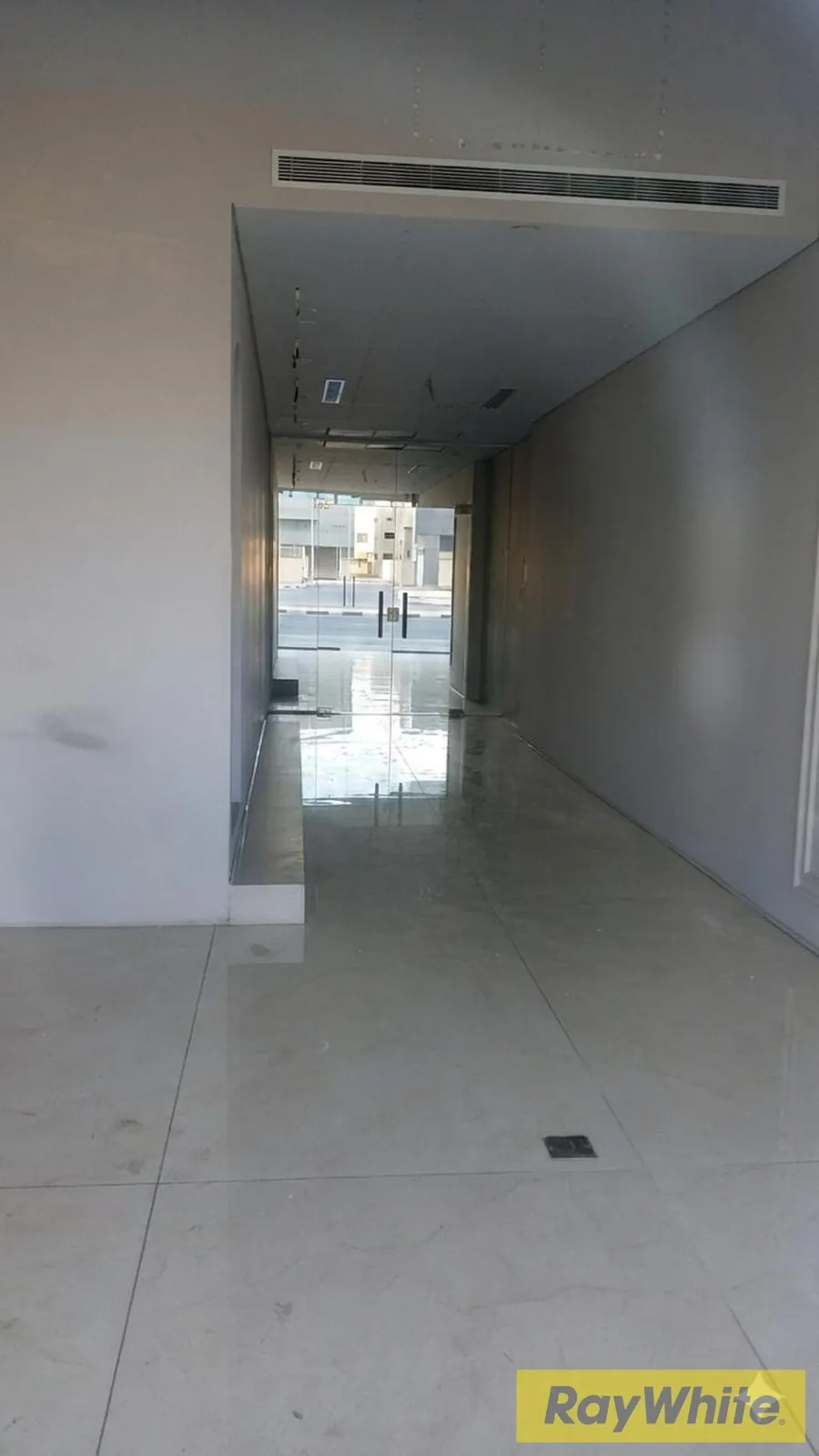 Shop For Rent In Naccache — الصورة 2