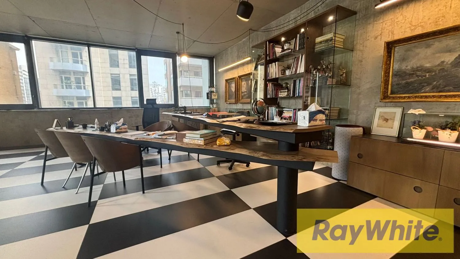 Office For Rent In Badaro — الصورة 2