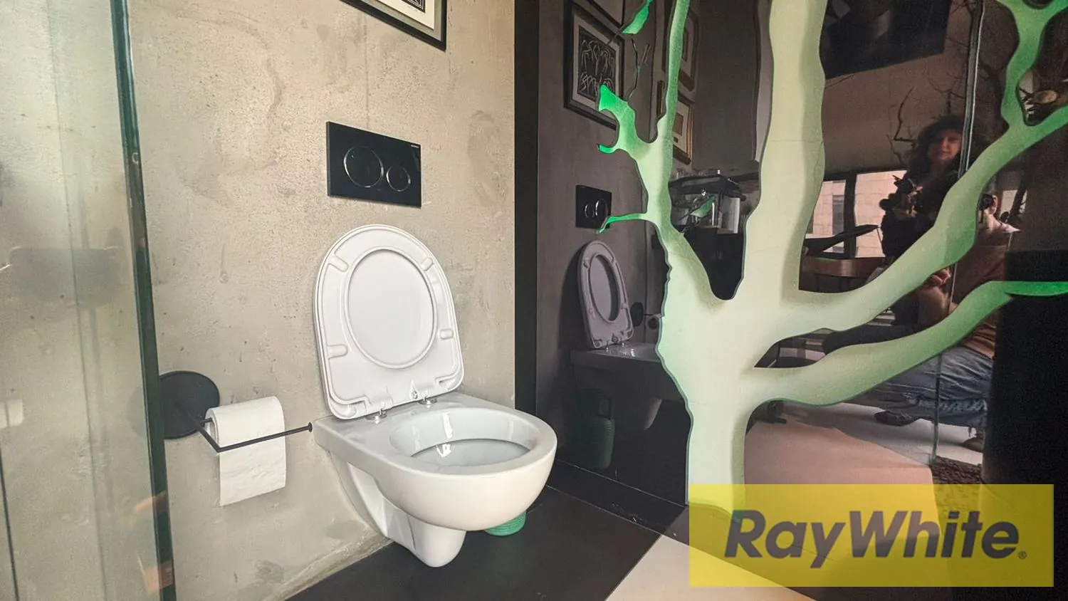 Office For Rent In Badaro — الصورة 3