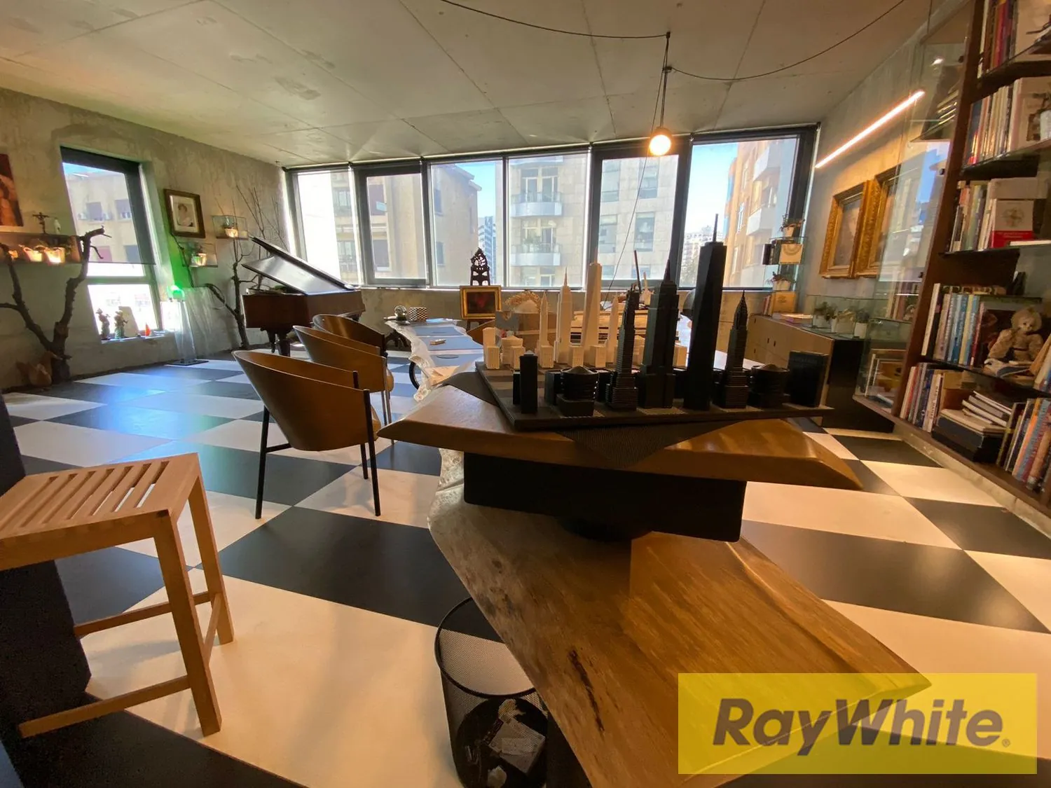 Office For Rent In Badaro — الصورة 4