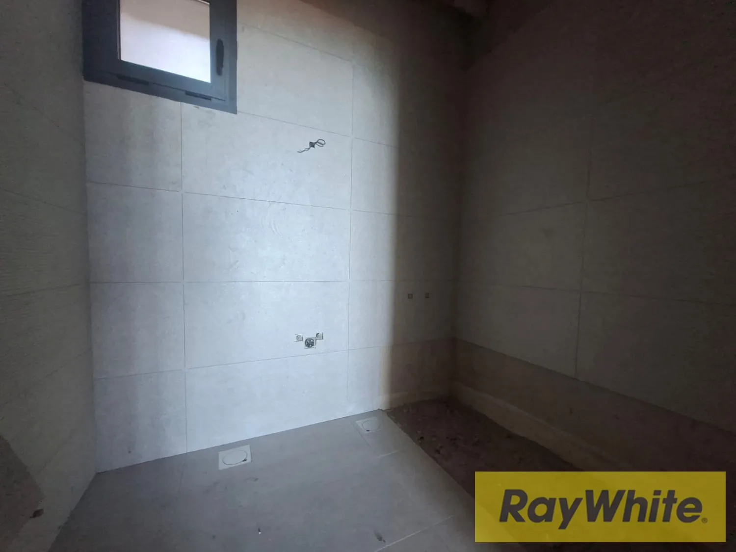 Apartment For Sale In Hamra — الصورة 2