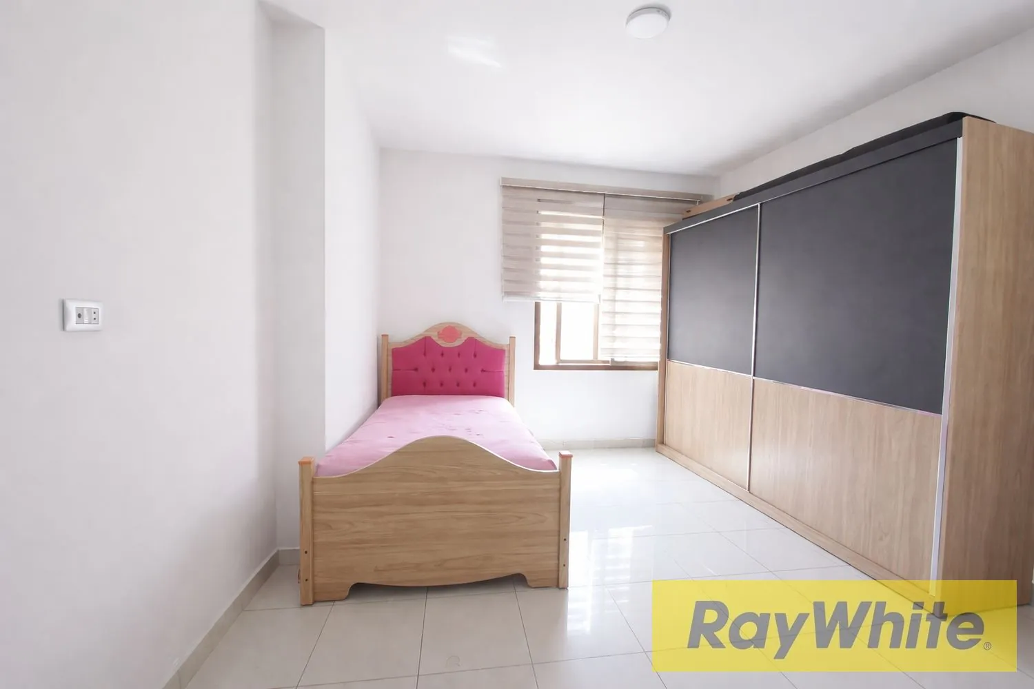 Spacious Apartment For Sale In Dbayeh – Sea View — الصورة 2