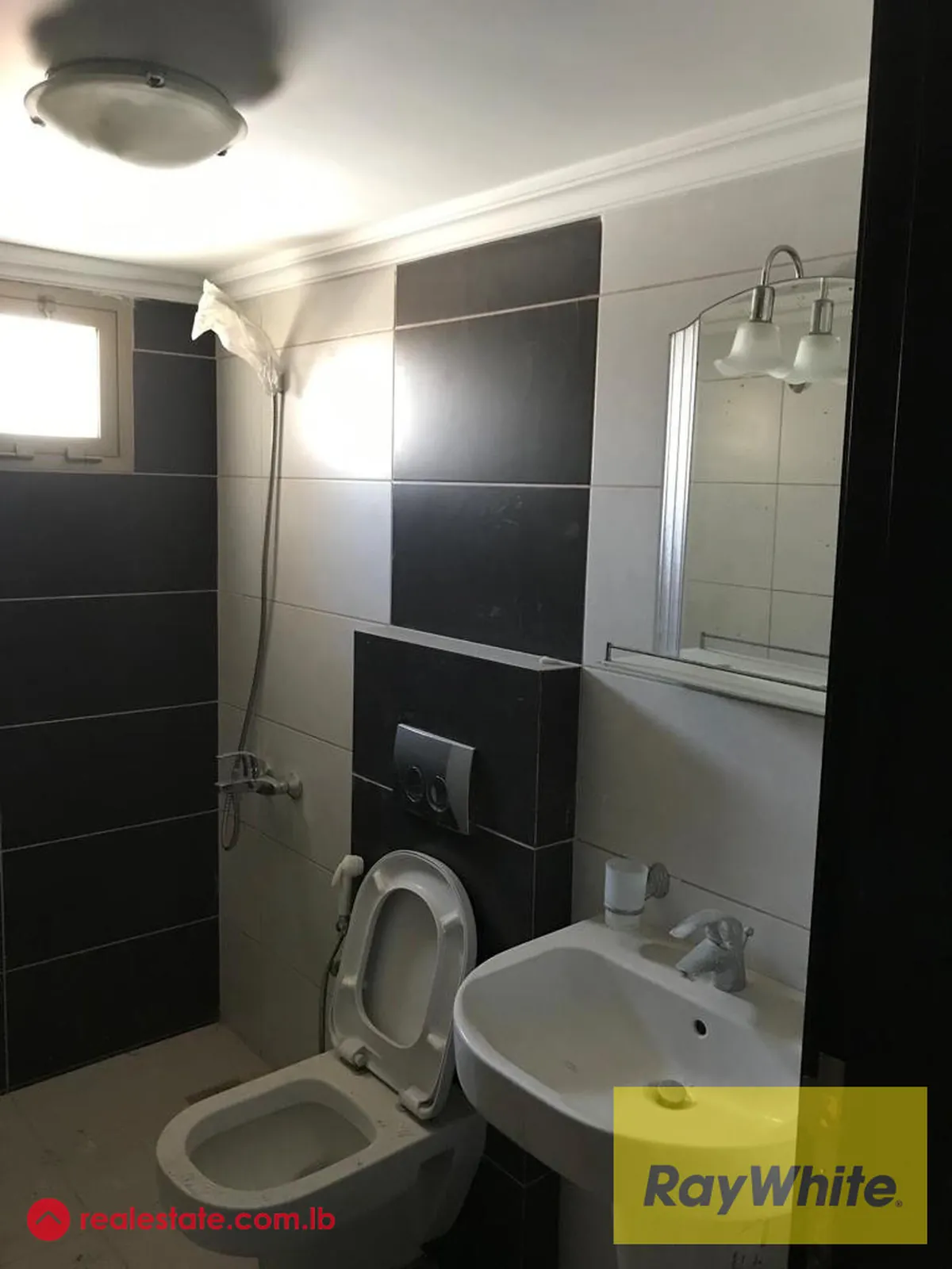 Apartment For Sale In Hamra — الصورة 2