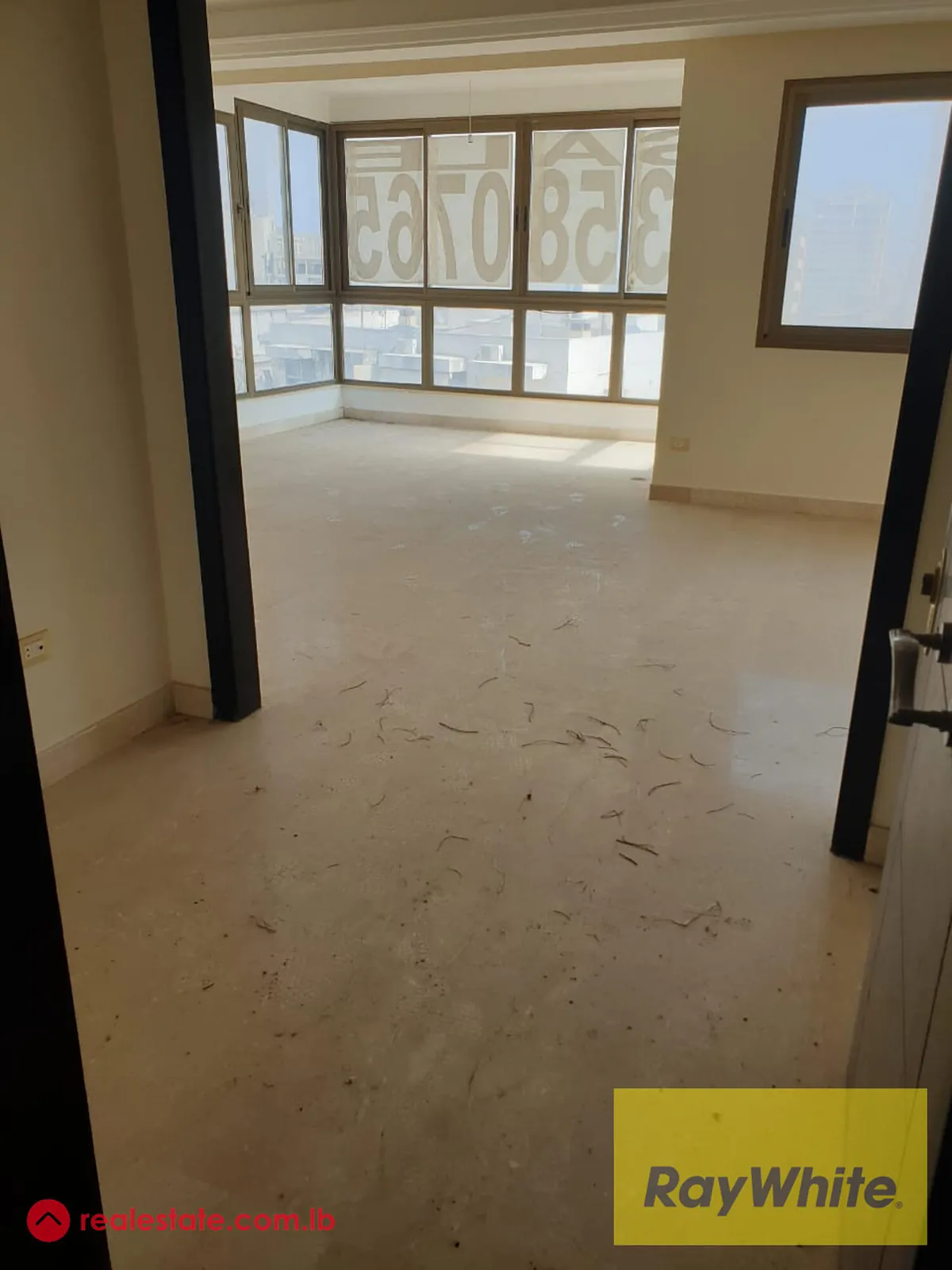 Apartment For Sale In Hamra — الصورة 3