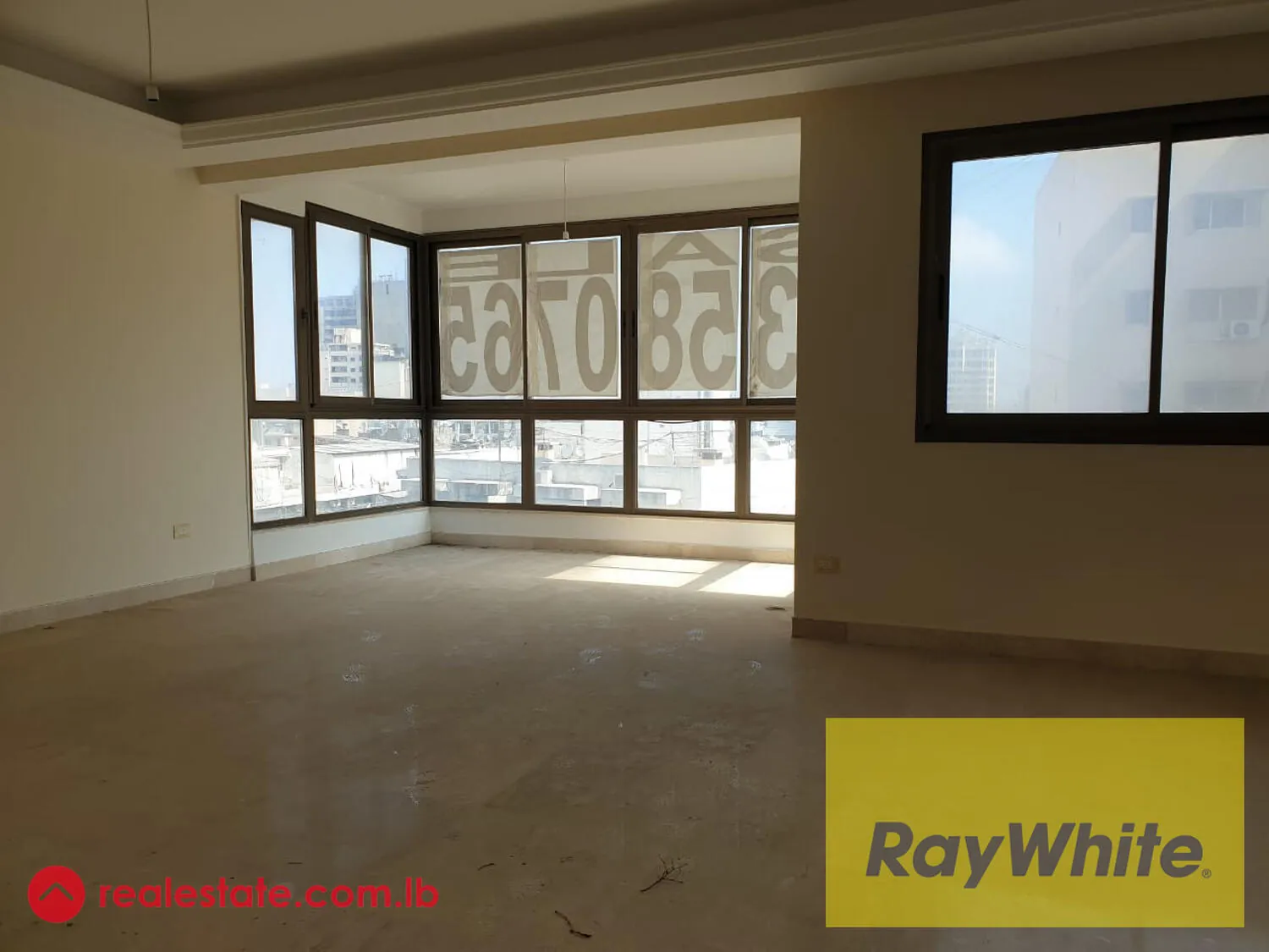 Apartment For Sale In Hamra — الصورة 4