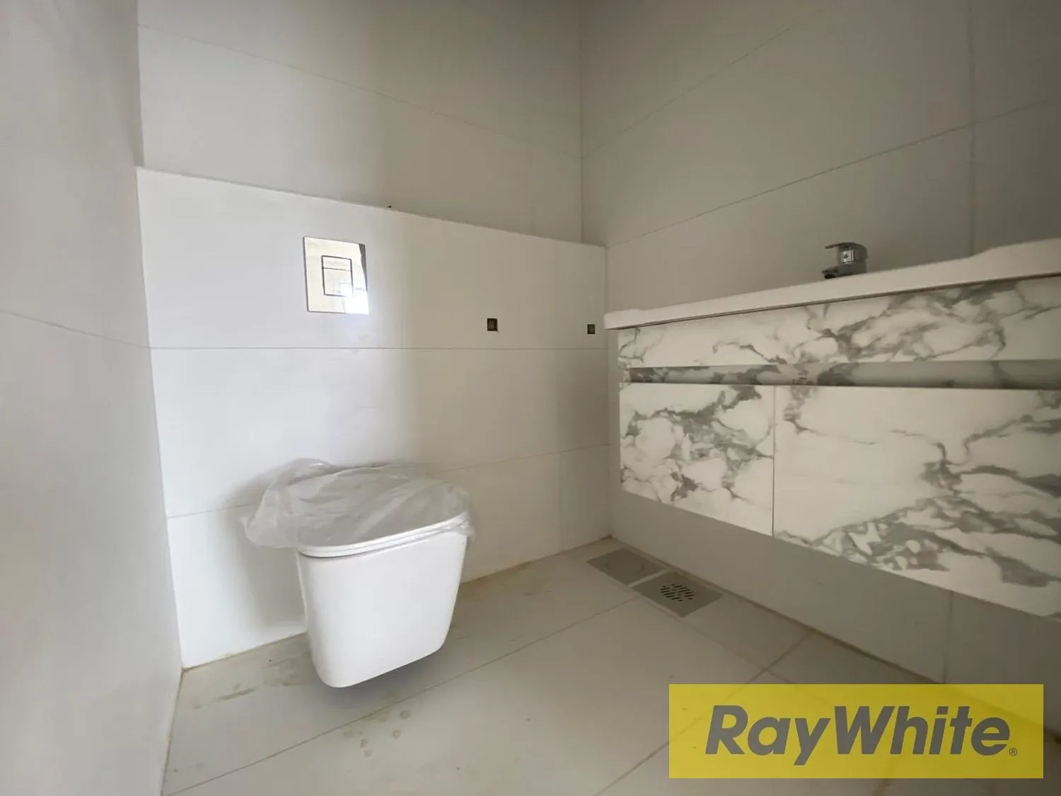 Apartment With Terrace For Sale In Bolonia — photo 3