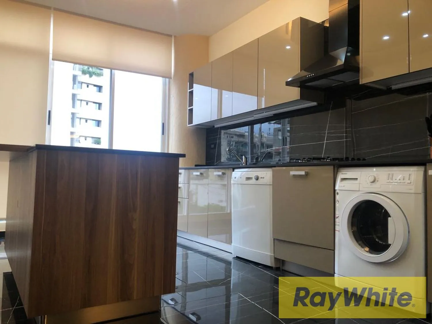 Fully Renovated Apartment For Sale In Sin El Fil — الصورة 5