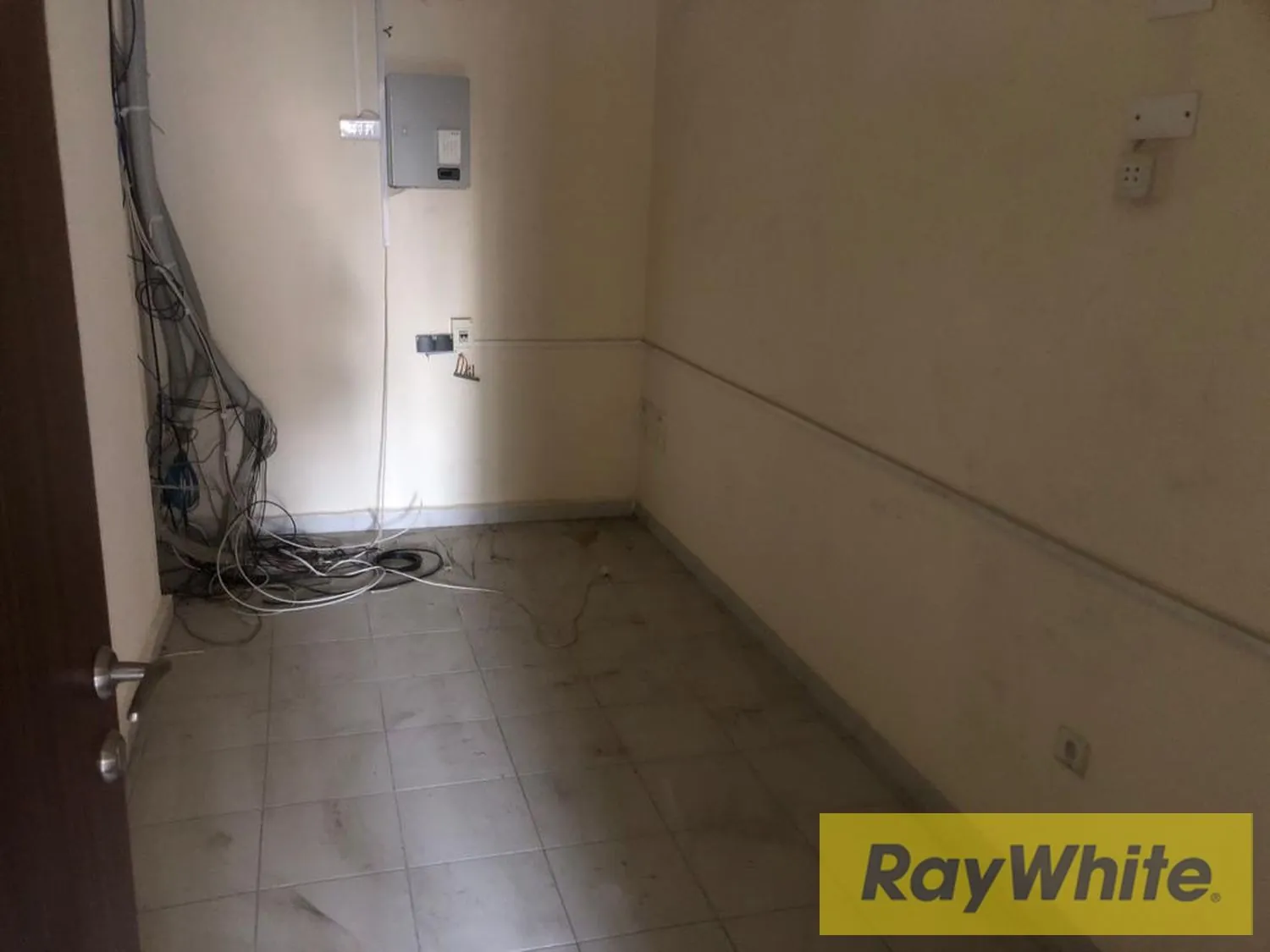 Open Space For Rent In Horch Tabet – Prime Location — الصورة 2