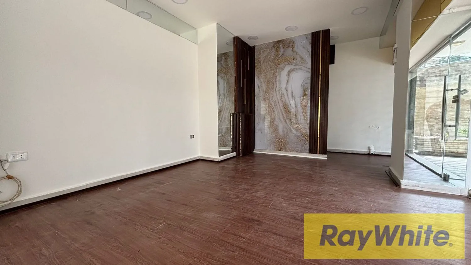Shop For Rent Badaro — الصورة 4