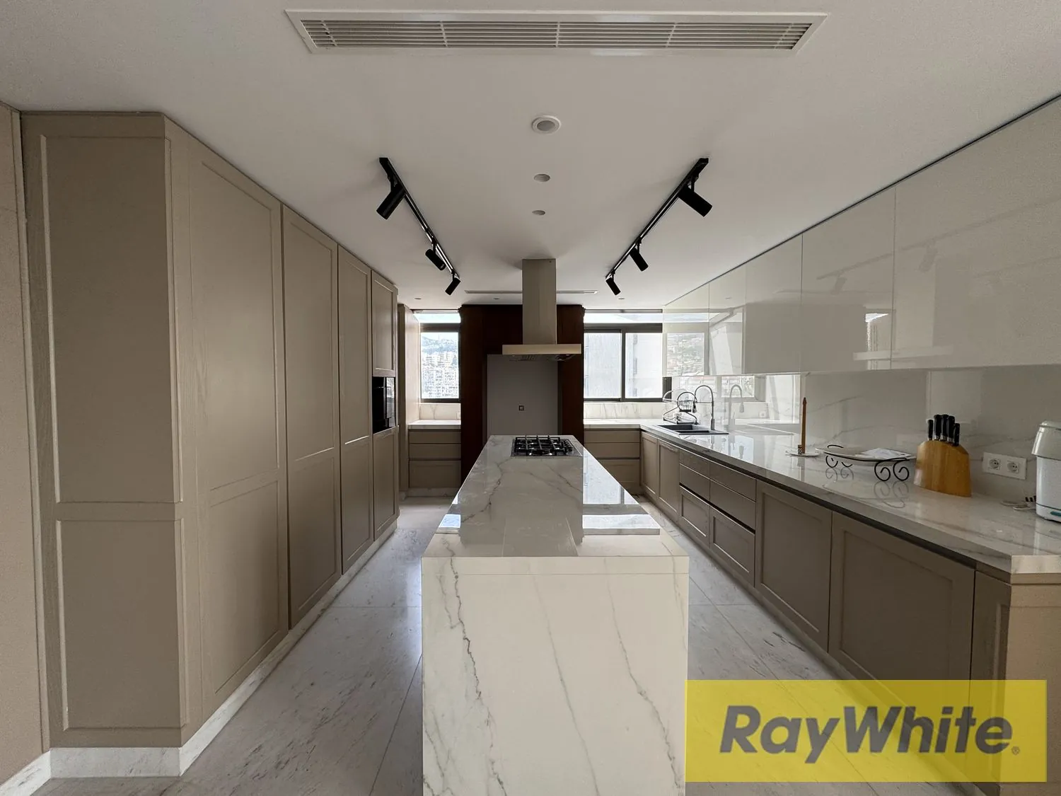 Spacious Duplex For Sale In Mar Roukoz – Fully Furnished And Well Maintained — الصورة 2