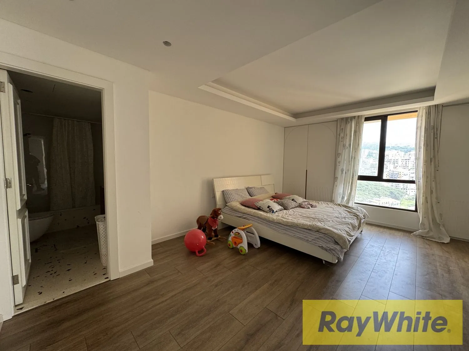 Spacious Duplex For Sale In Mar Roukoz – Fully Furnished And Well Maintained — الصورة 5