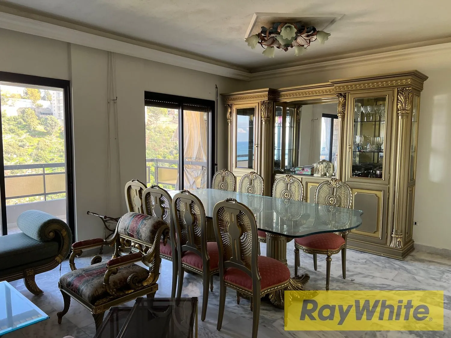 Spacious Apartment For Sale In Biaqout |stunning Views — photo 3