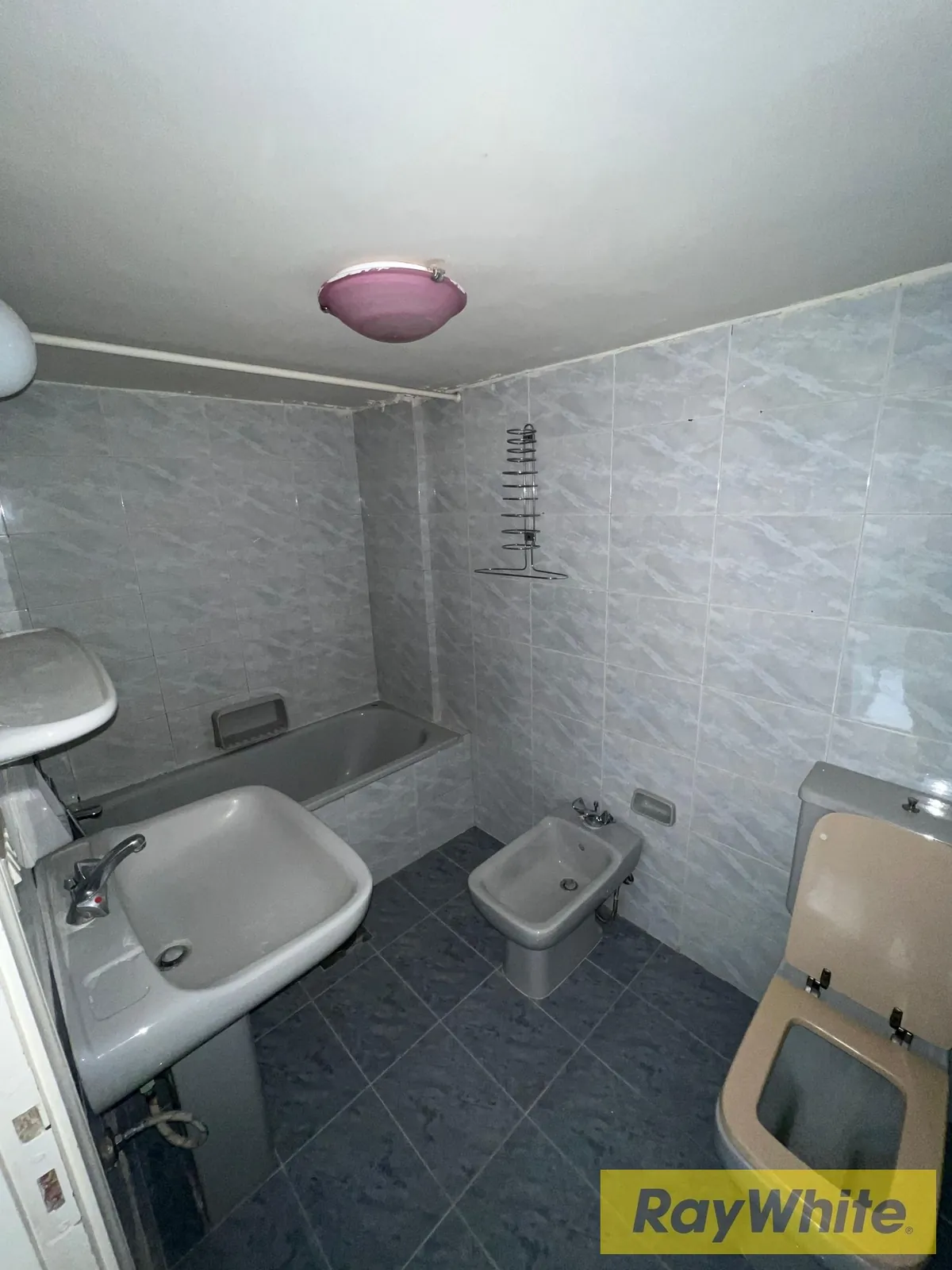 Spacious Apartment For Sale In Biaqout |stunning Views — photo 4