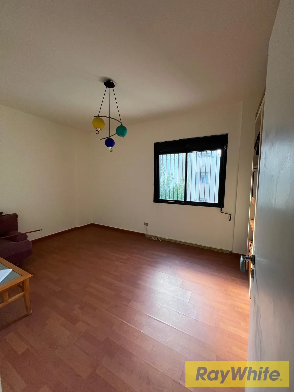 Spacious Apartment For Sale In Biaqout |stunning Views — photo 5