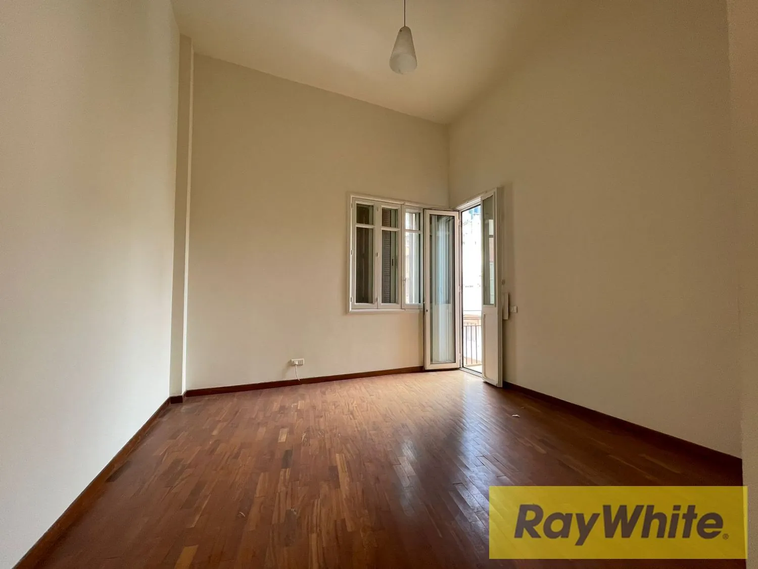 Spacious Apartment For Rent In Achrafieh – Monot — الصورة 2