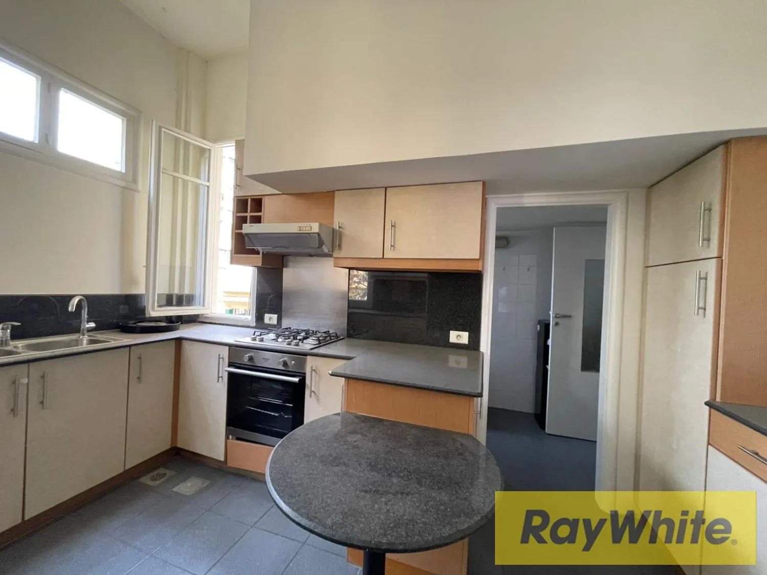 Spacious Apartment For Rent In Achrafieh – Monot — الصورة 4