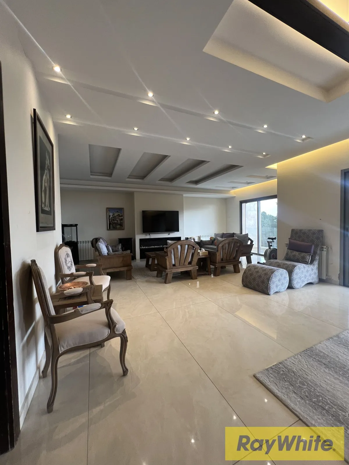 Spacious Apartment For Sale In Beit Mery – Sea View — الصورة 4