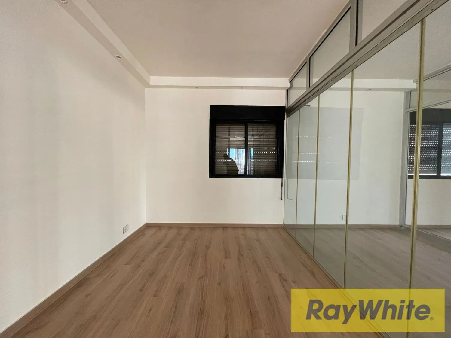 Office For Rent In Achrafieh — الصورة 2