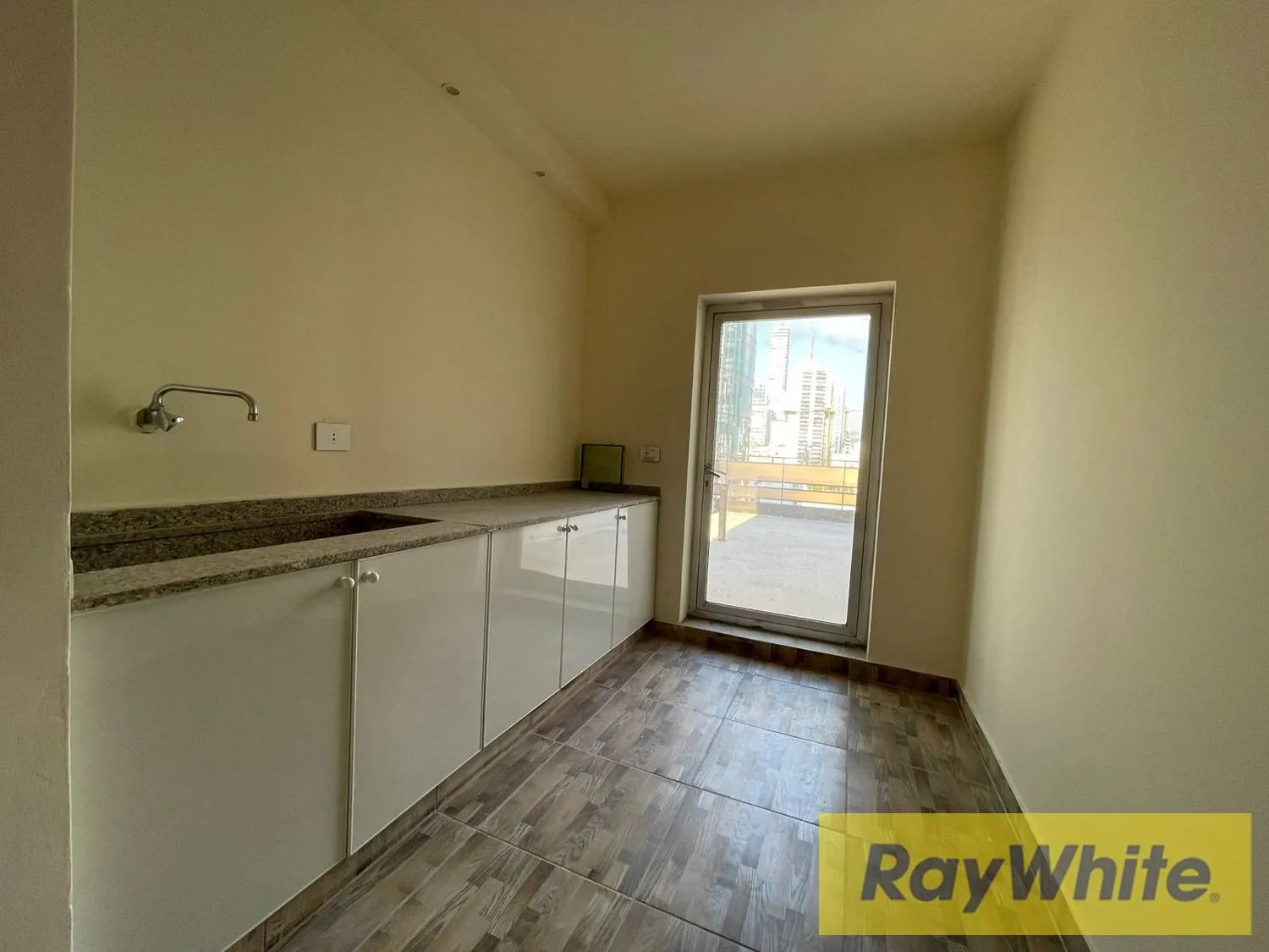 Office For Rent In Achrafieh — الصورة 3