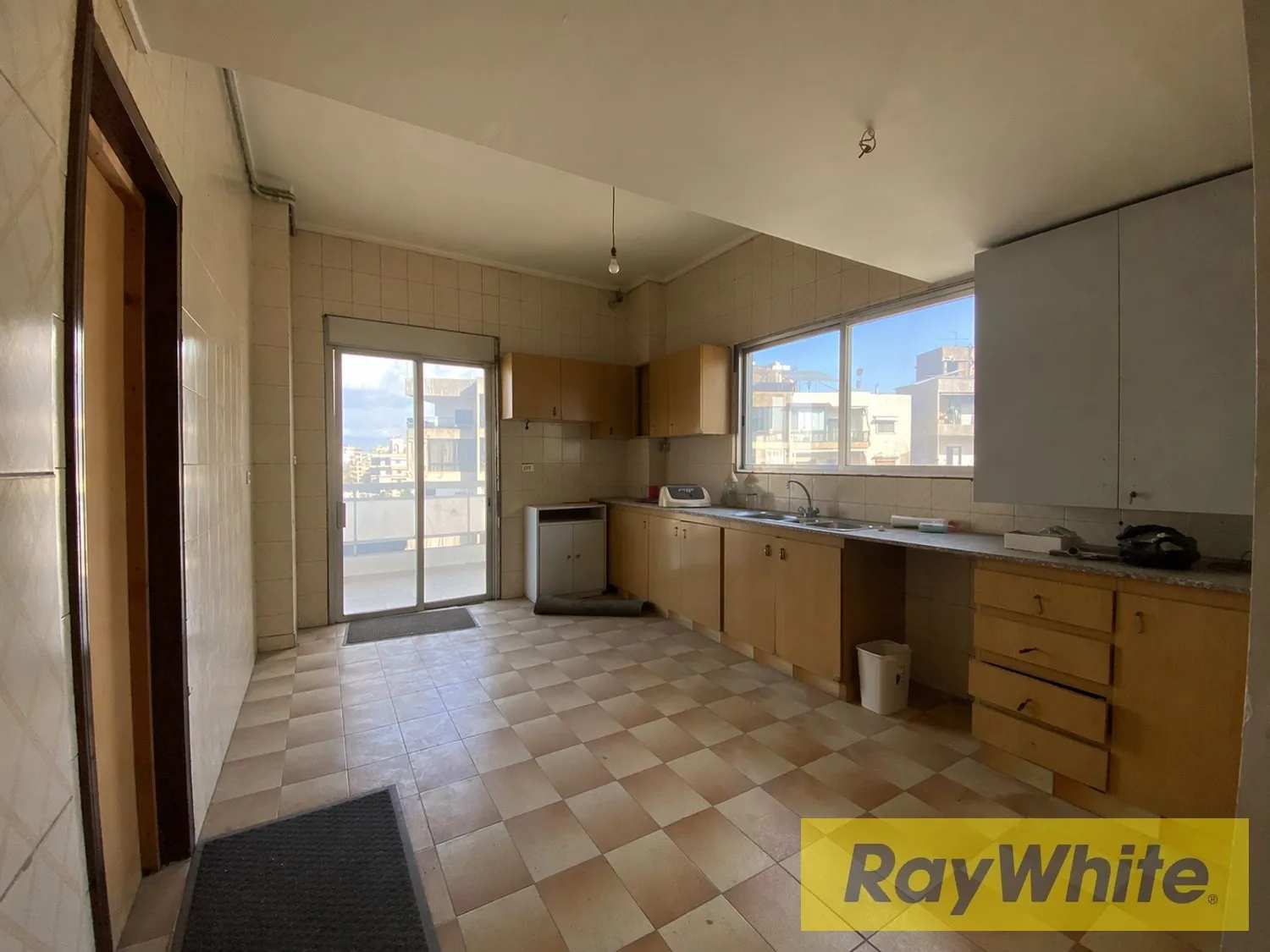 Office For Sale In Jdeideh – Can Be Convertible To Residential — الصورة 2