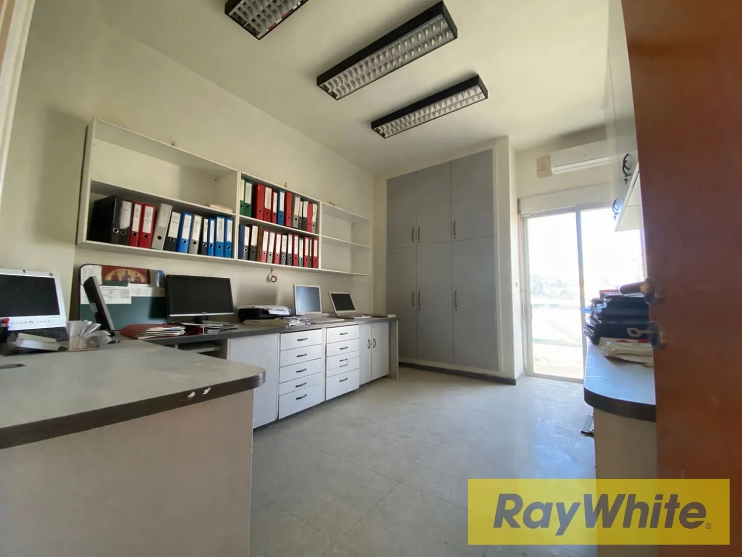 Office For Sale In Jdeideh – Can Be Convertible To Residential — الصورة 3