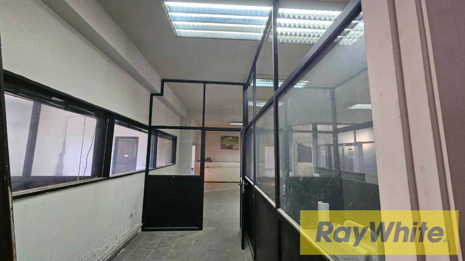 Warehouse For Sale Highway Hazmieh Prime — الصورة 3