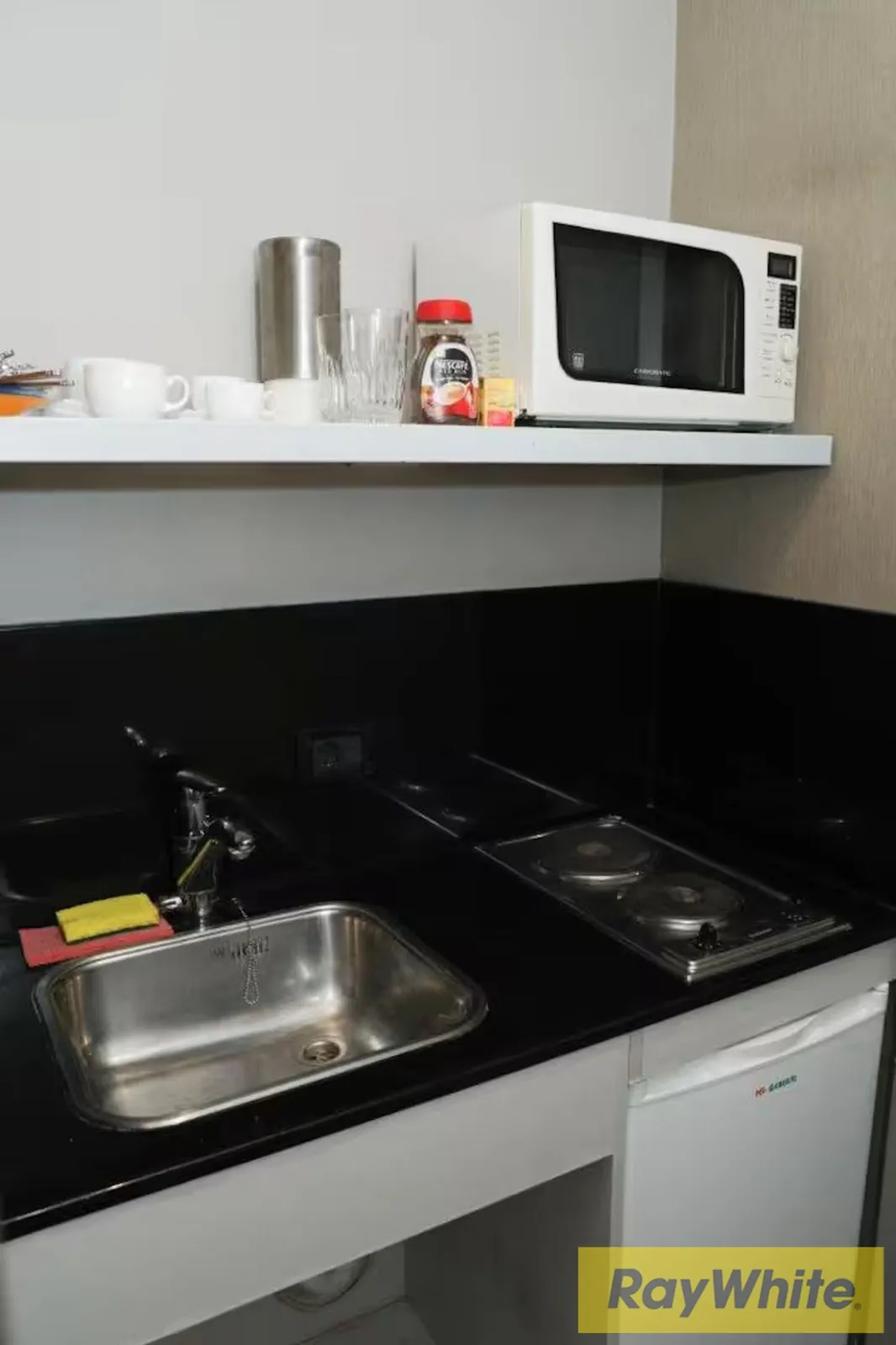 Studio For Rent In Saifi Village – Cozy Living With Garden Access — الصورة 5