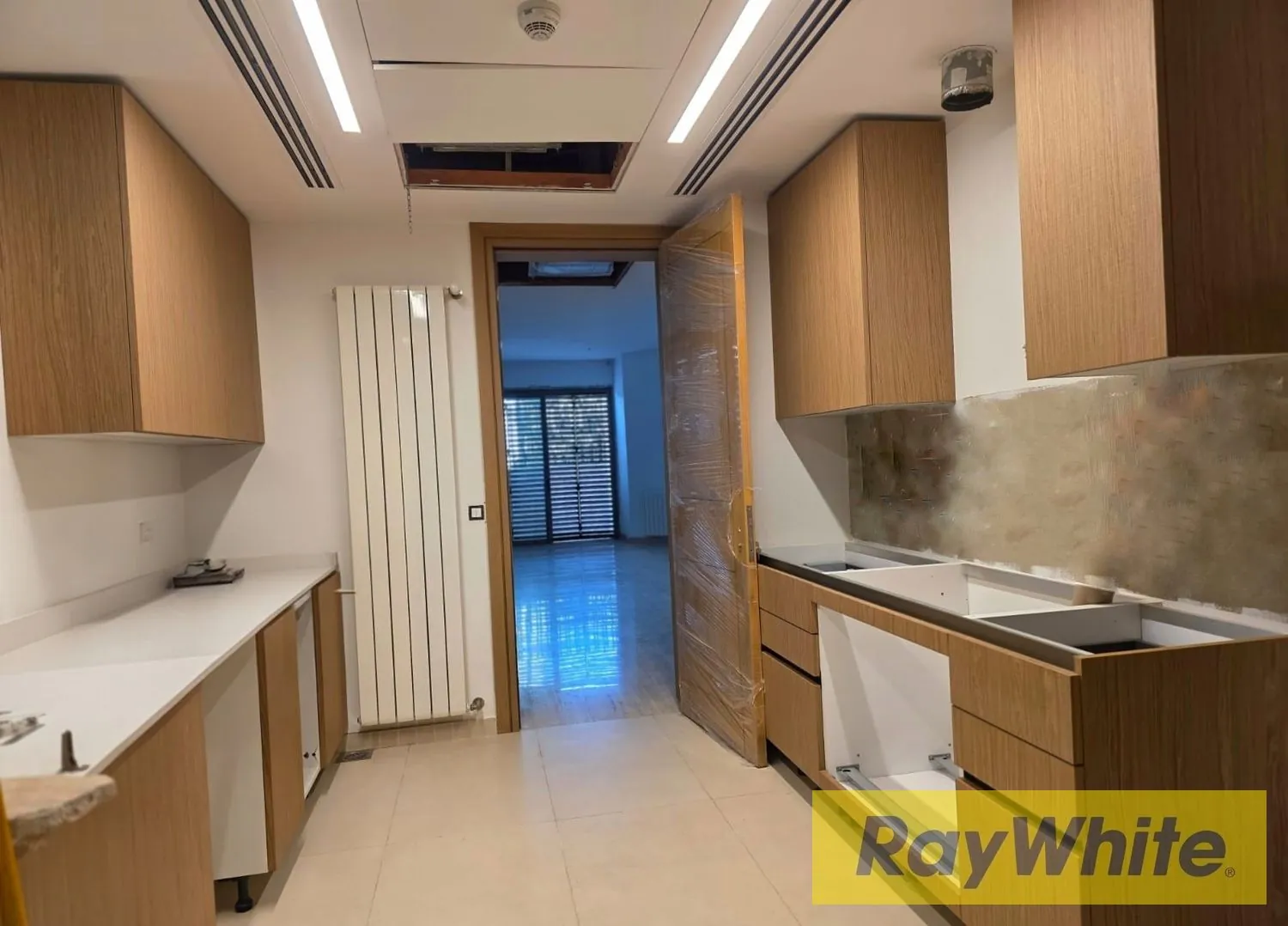 High-end Duplex For Rent In Gemmayzeh — الصورة 2