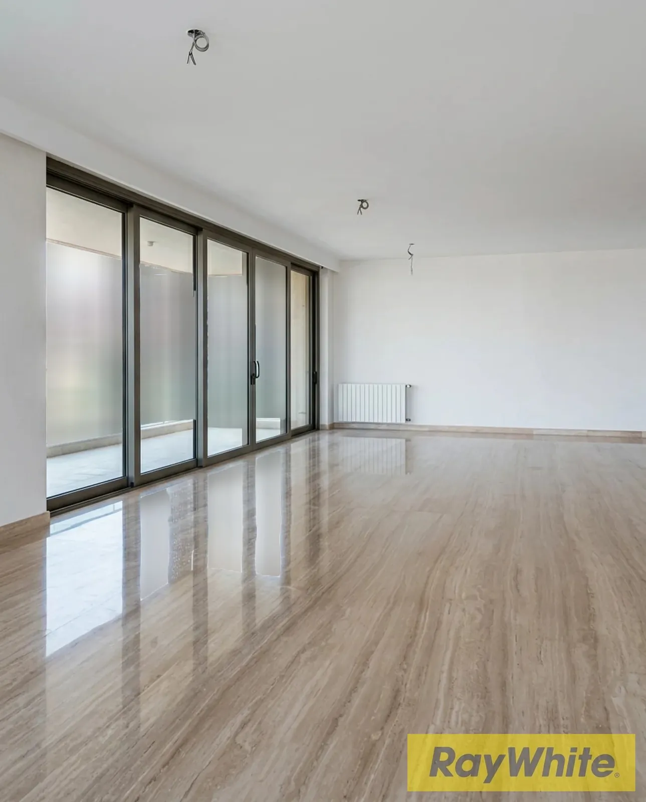 High-end Duplex For Rent In Gemmayzeh — الصورة 3