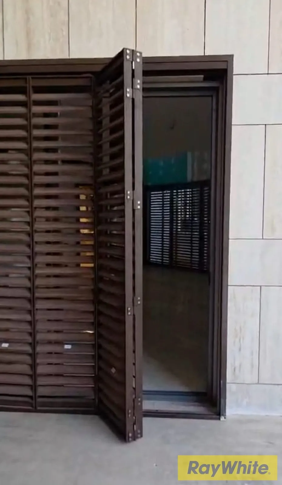 High-end Duplex For Rent In Gemmayzeh — الصورة 4