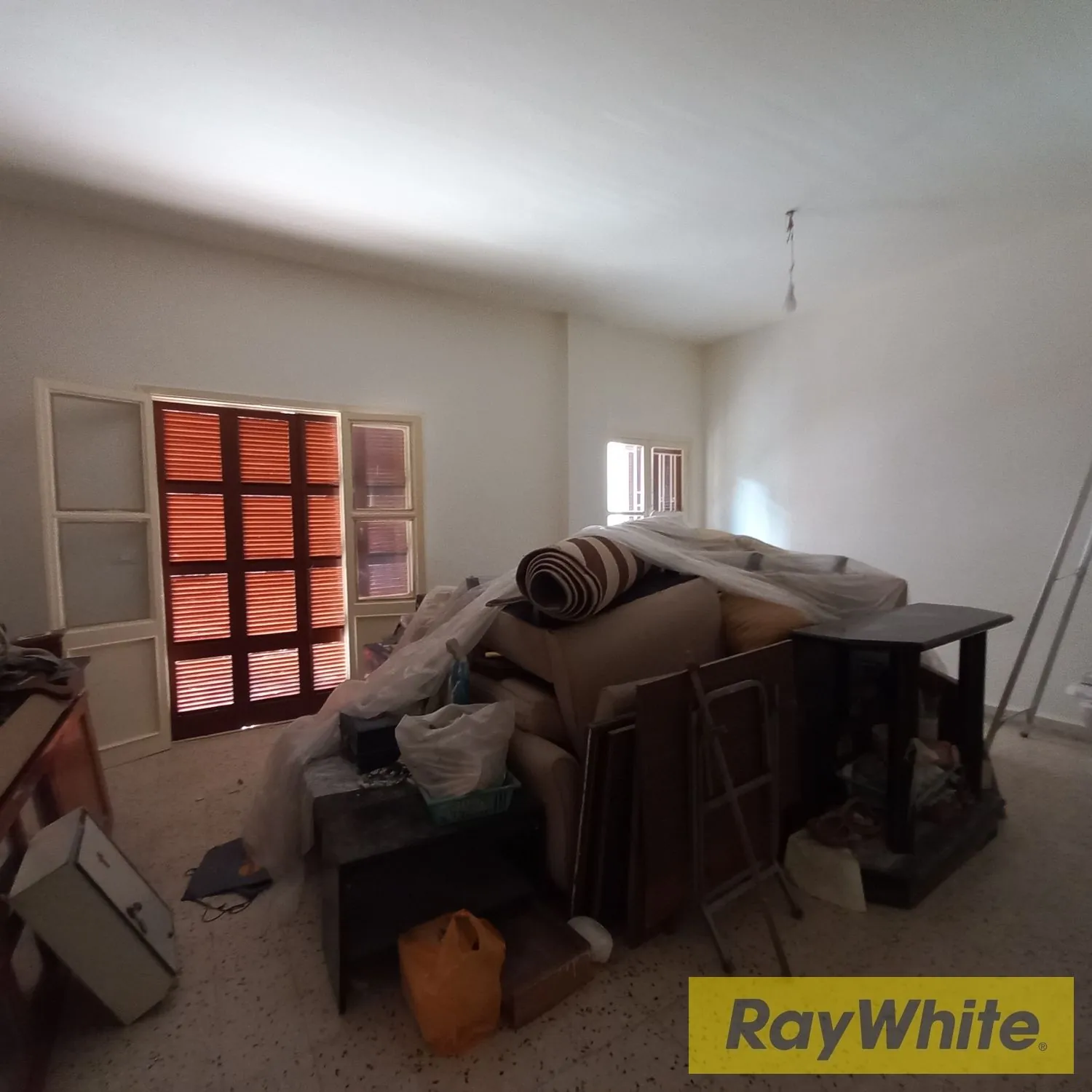 Semi Renovated Apartment In Zalka For Sale