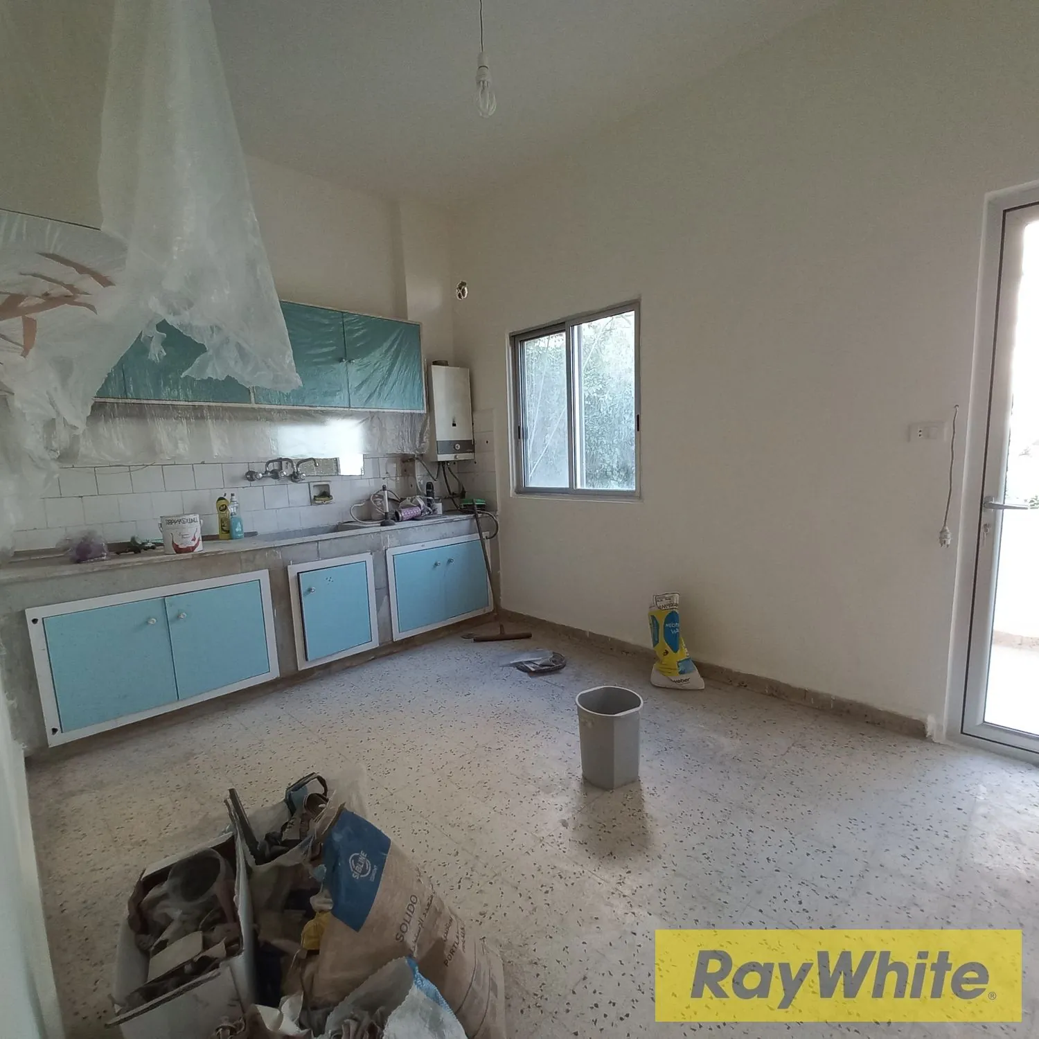 Semi Renovated Apartment In Zalka For Sale — الصورة 5